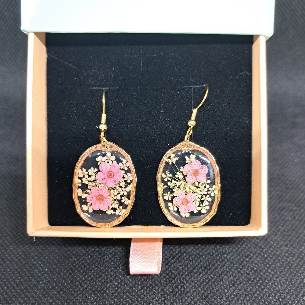 Best Wishes Resin Flower Dangle Earrings w/Goldtone edging